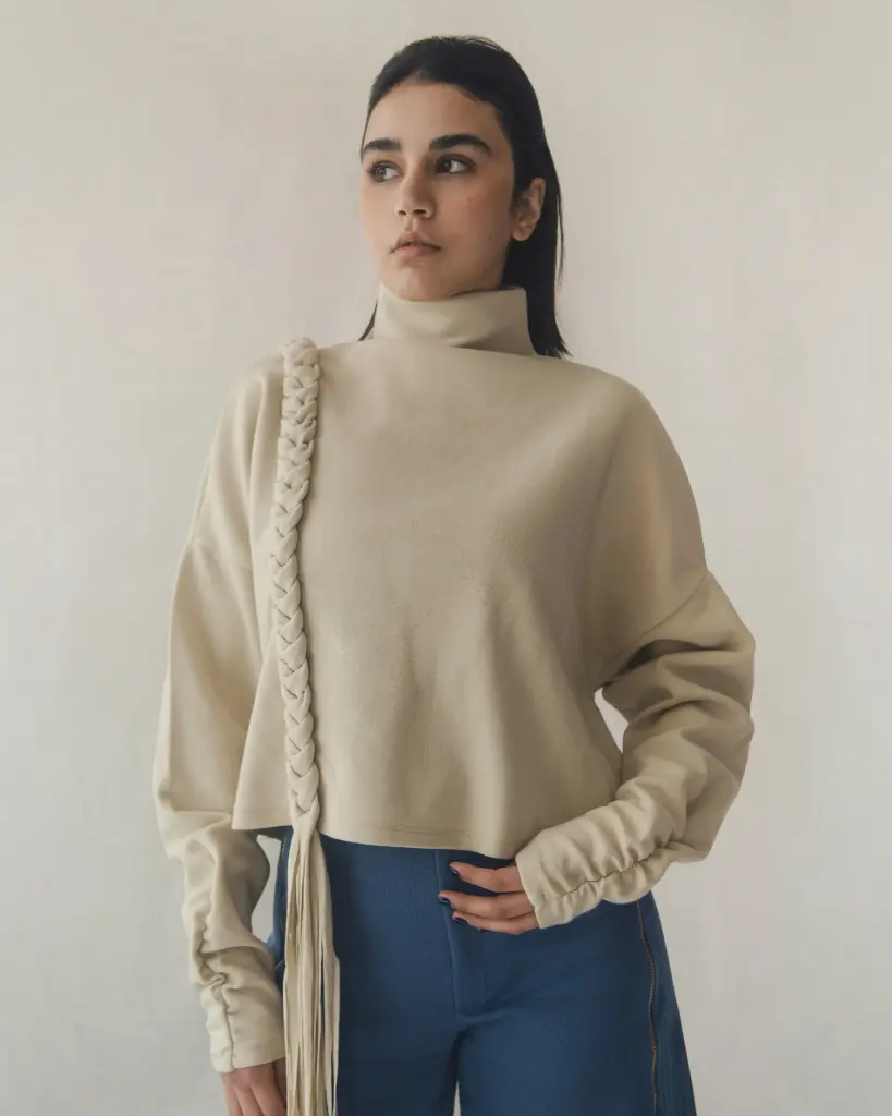 Um Al-Jadayel Cropped Shirt